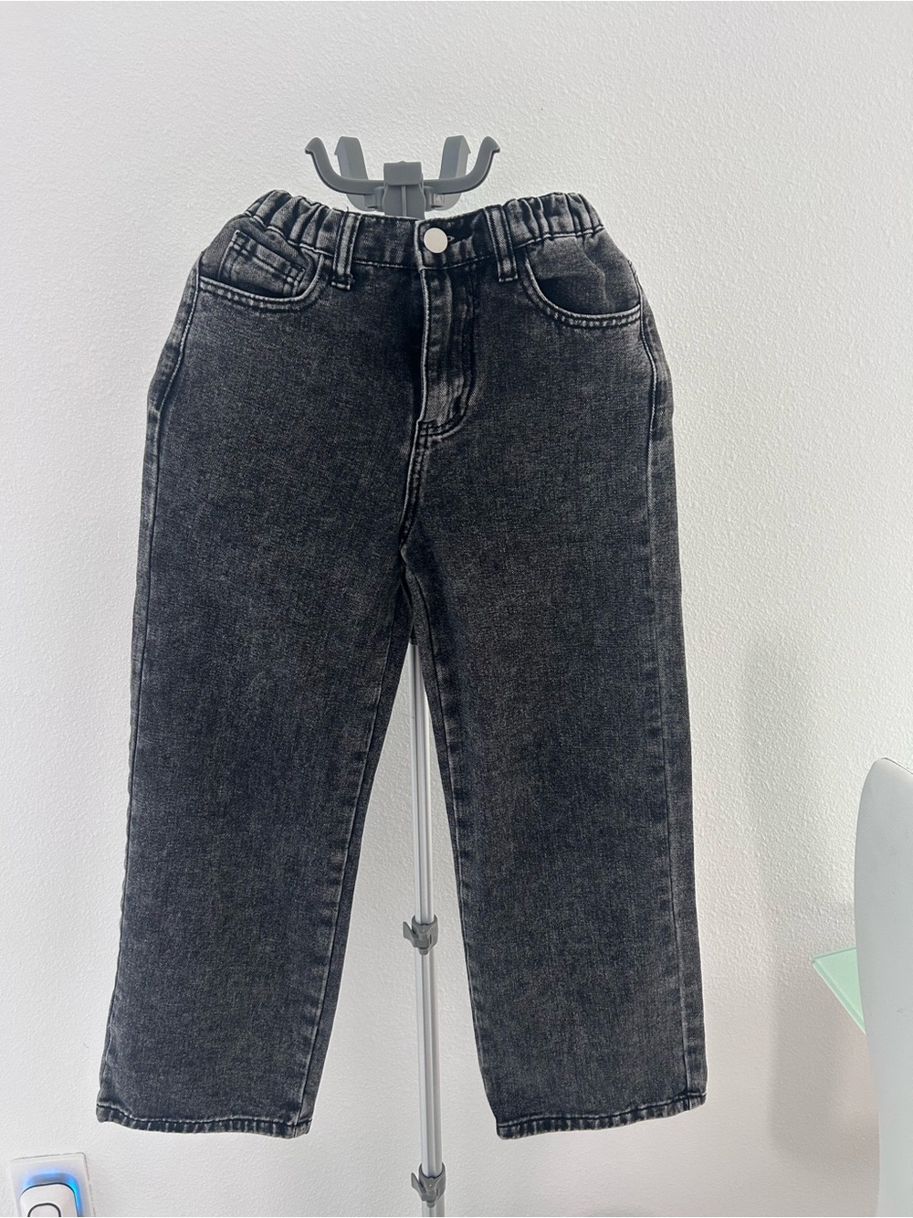 SHEIN Black Wash Straight-Leg Jeans